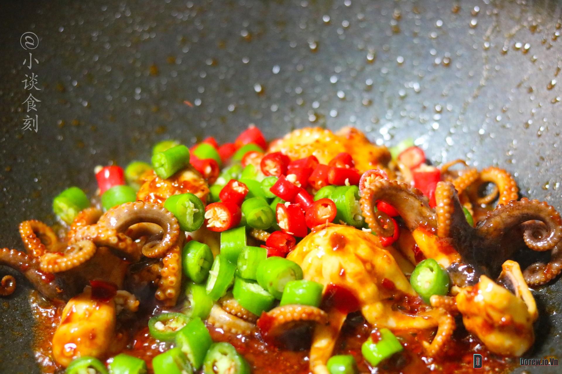 Xào bạch tuộc với sốt