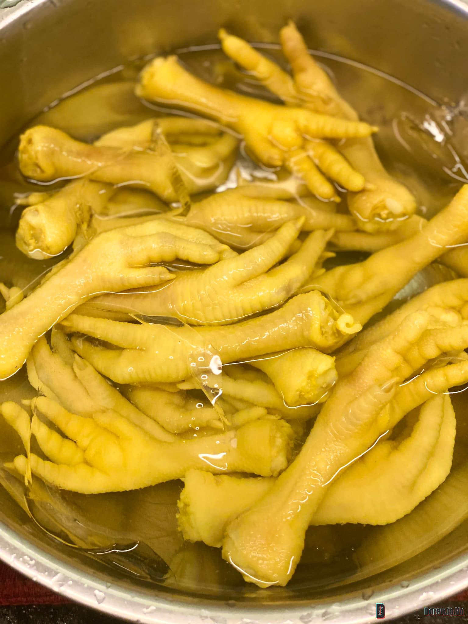 Luộc chân gà 2