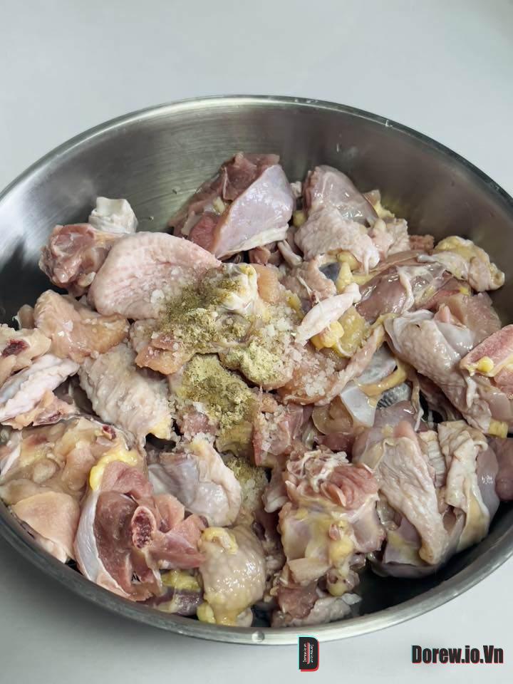Ướp gà cho thấm vị