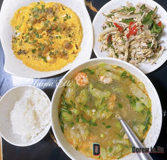 Mâm cơm nhà Huyền Elli
