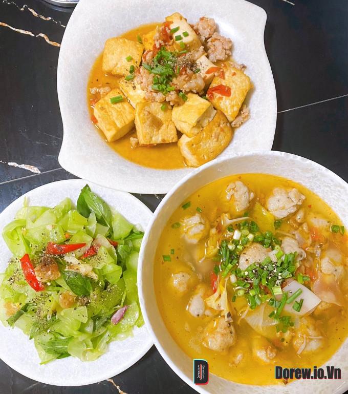 Mâm cơm nhà Huyền Elli