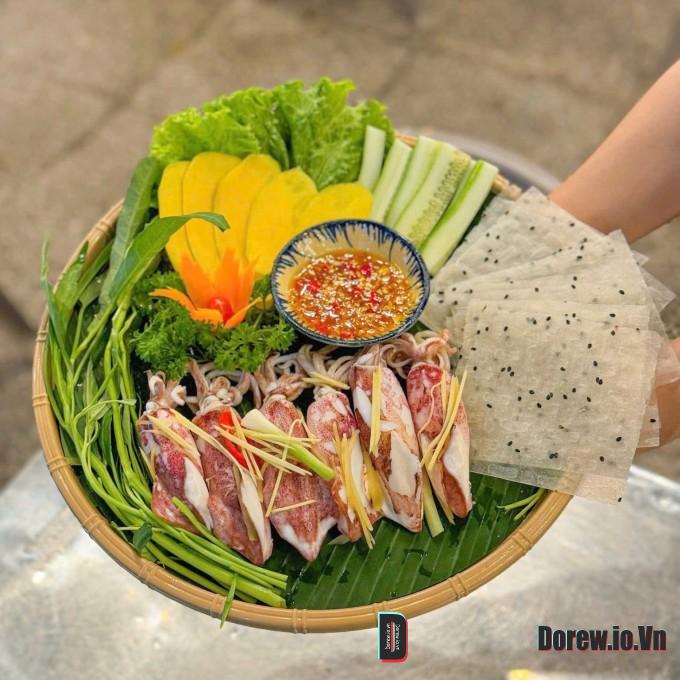Món mực cuốn rau muống gây sốt