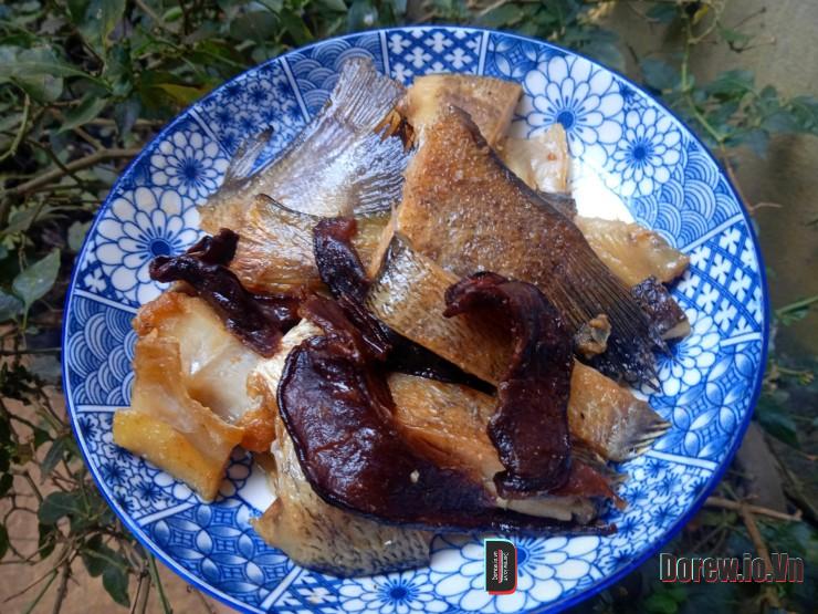 Cá kho tai chua